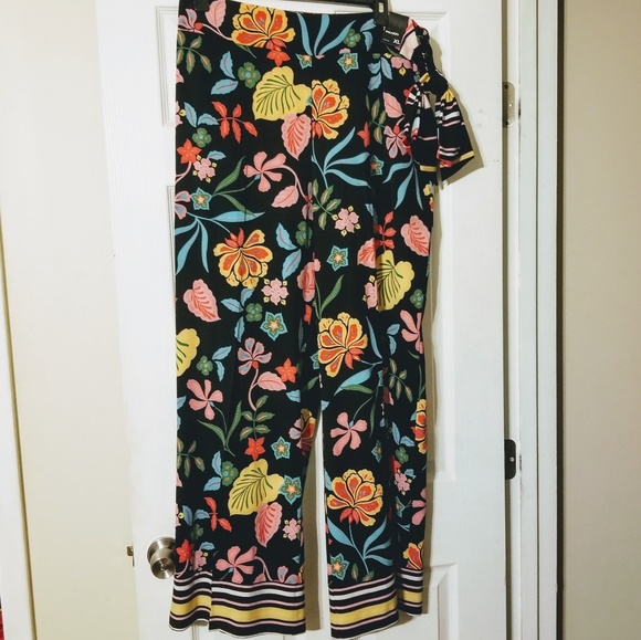 NY&C Black Floral Palazzo Pants - Picture 2 of 2